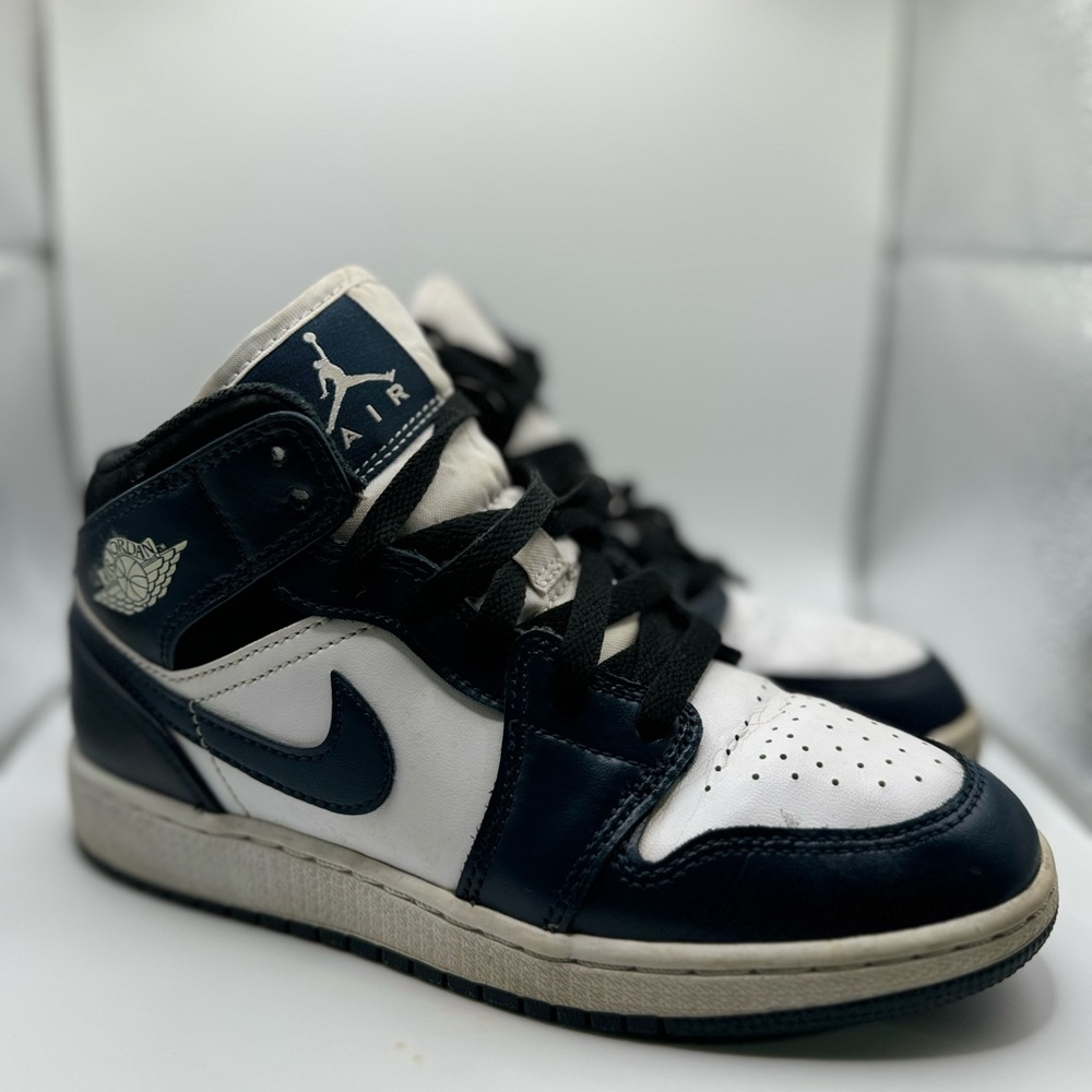 - Excellent used condition boys, Nike Air Jordan sneakers